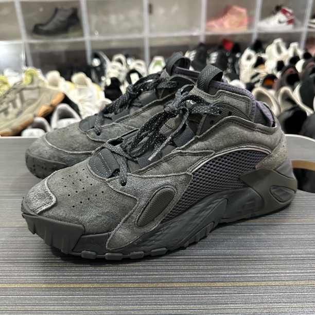 95新 maje 41码/Streetball 实战篮球鞋 纯黑