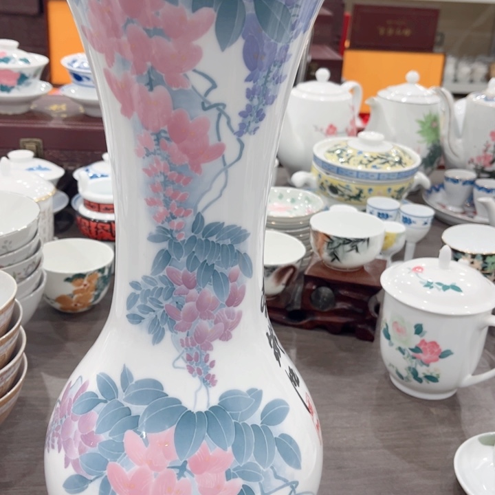壶釉下五彩的瓷器在瓷器