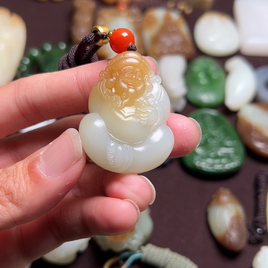 和田玉挂件未镶嵌光**月