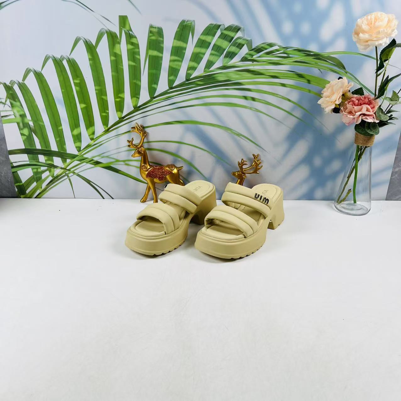 小强家女鞋 芽儿家新款百搭女凉鞋（Y765-47-2）（W34AYV2614404）