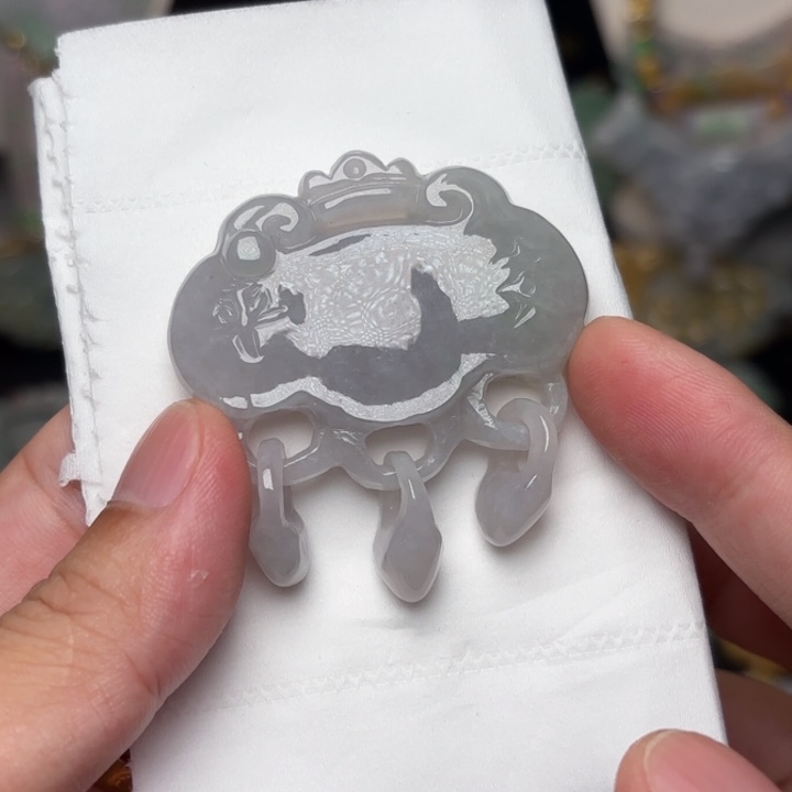 翡翠未镶嵌颈饰吊坠