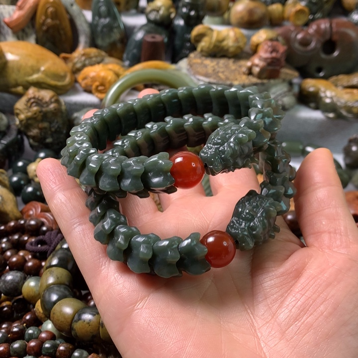 未镶嵌岫岩河磨玉（透闪石质玉）把件拱****欢