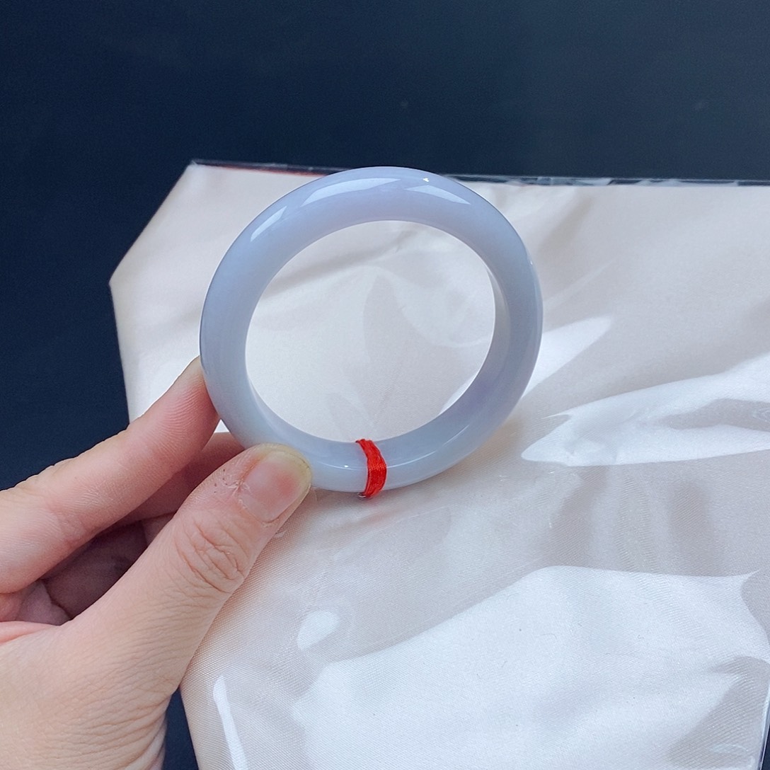 翡翠手镯未镶嵌翡翠