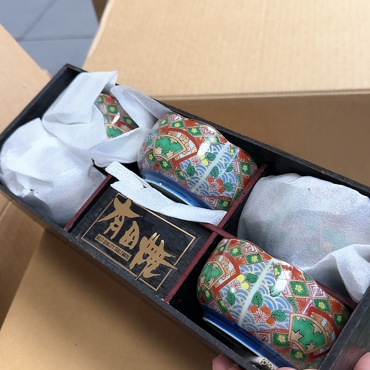 精品瓷器。             