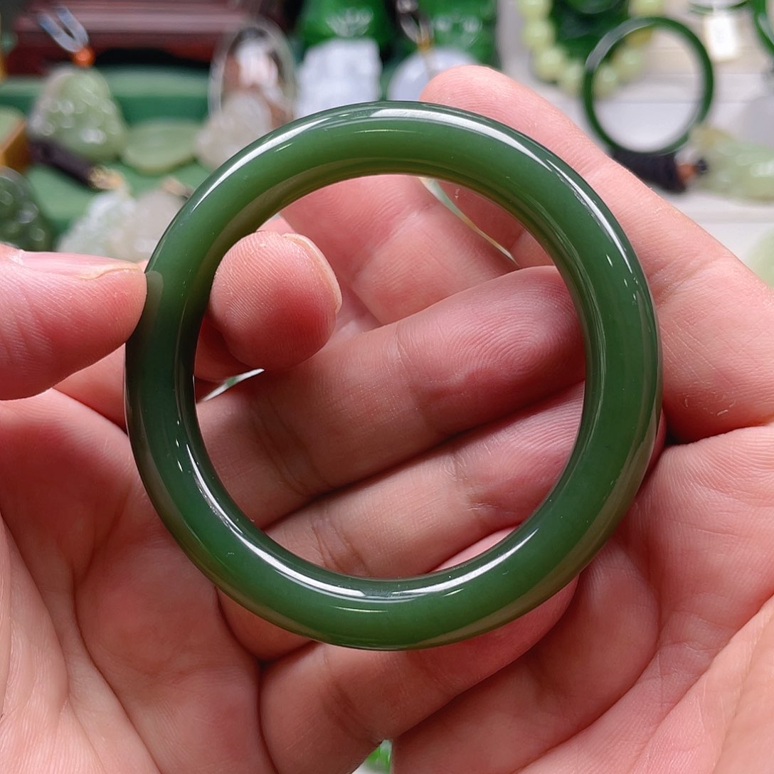 未镶嵌手镯和田玉（碧玉）