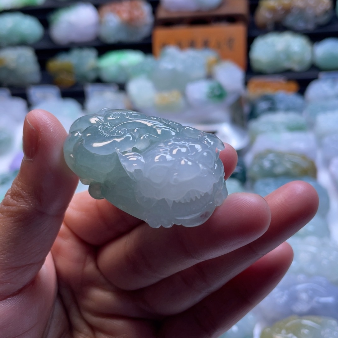 翡翠颈饰未镶嵌貔貅