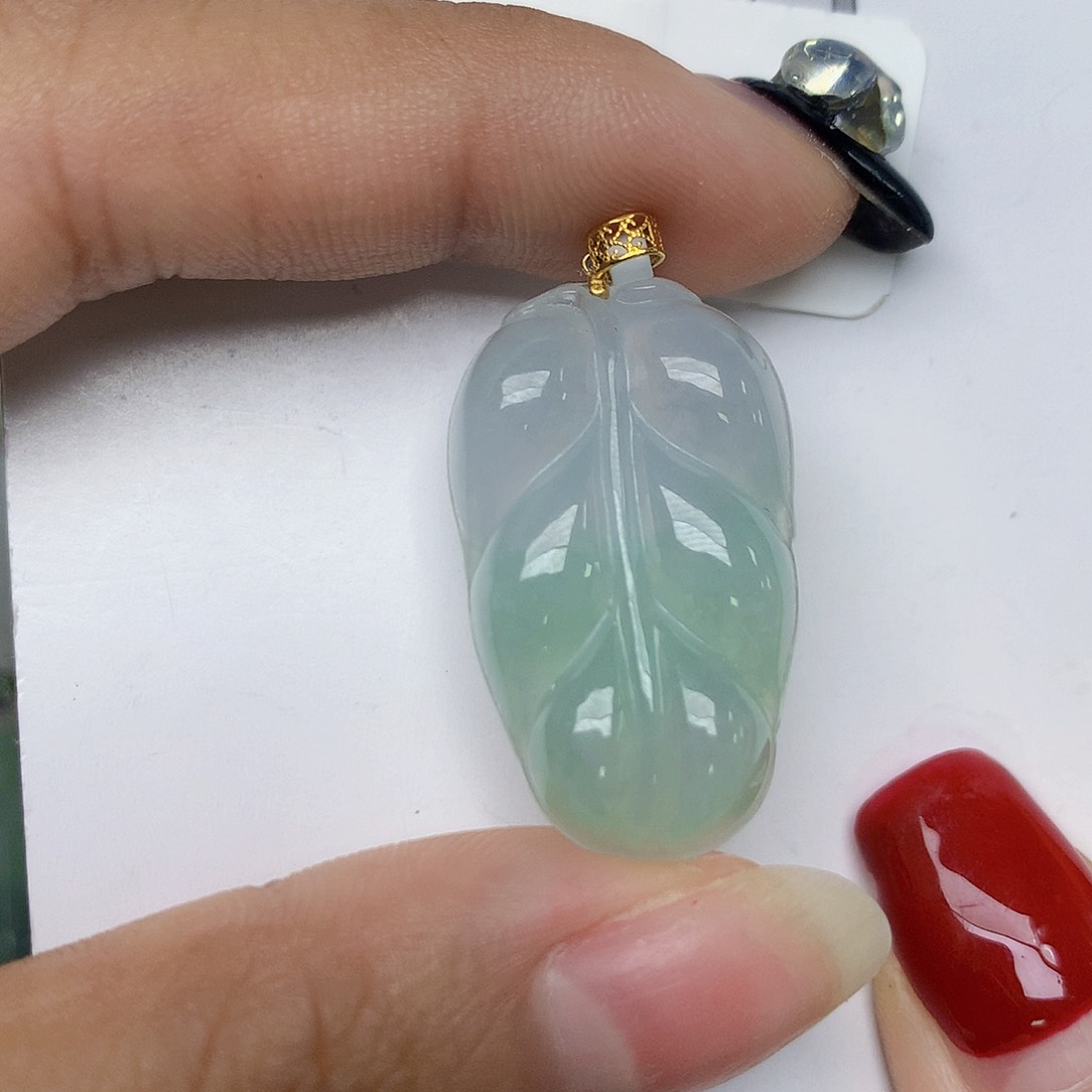 颈饰18K金镶嵌翡翠天然翡翠