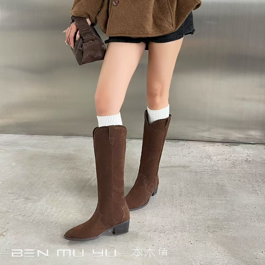 欧货复古尖头高筒长靴女2025秋新款磨砂皮粗跟显瘦西部靴V口女靴
