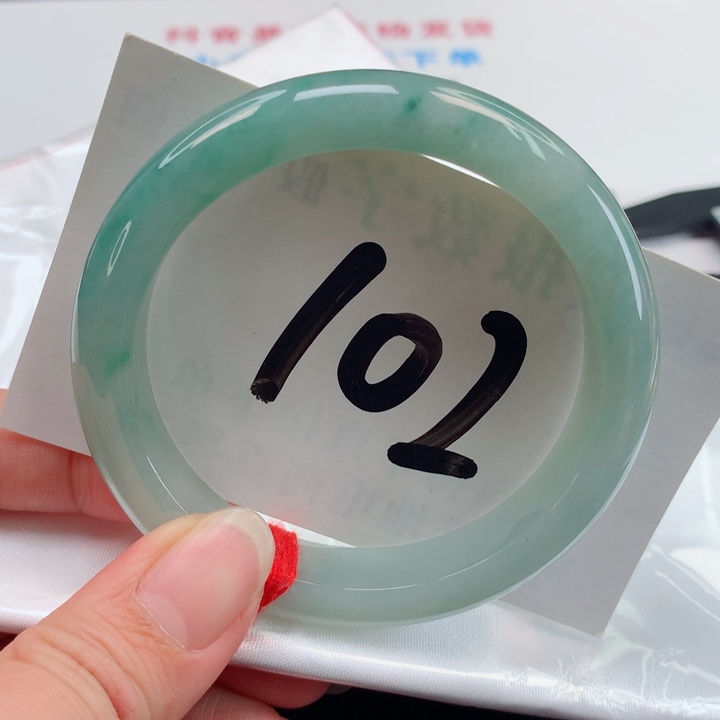 翡翠手镯未镶嵌正