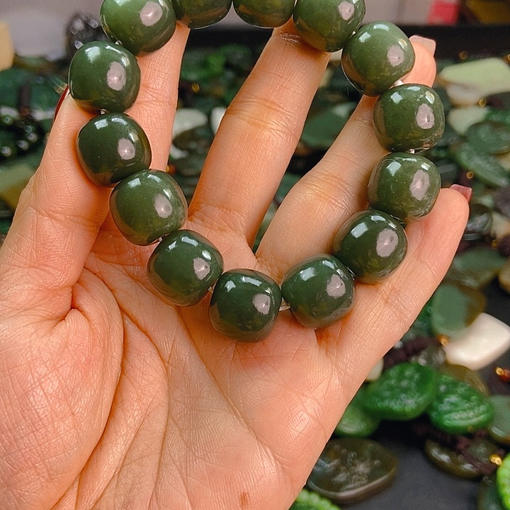 颈饰未镶嵌和田玉