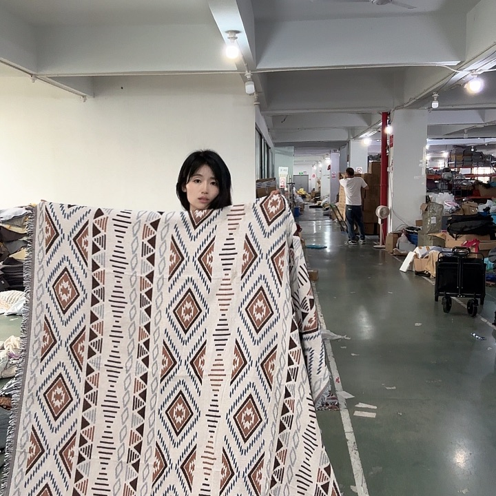 乳胶奶茶色波西条纹盖布毯子发一