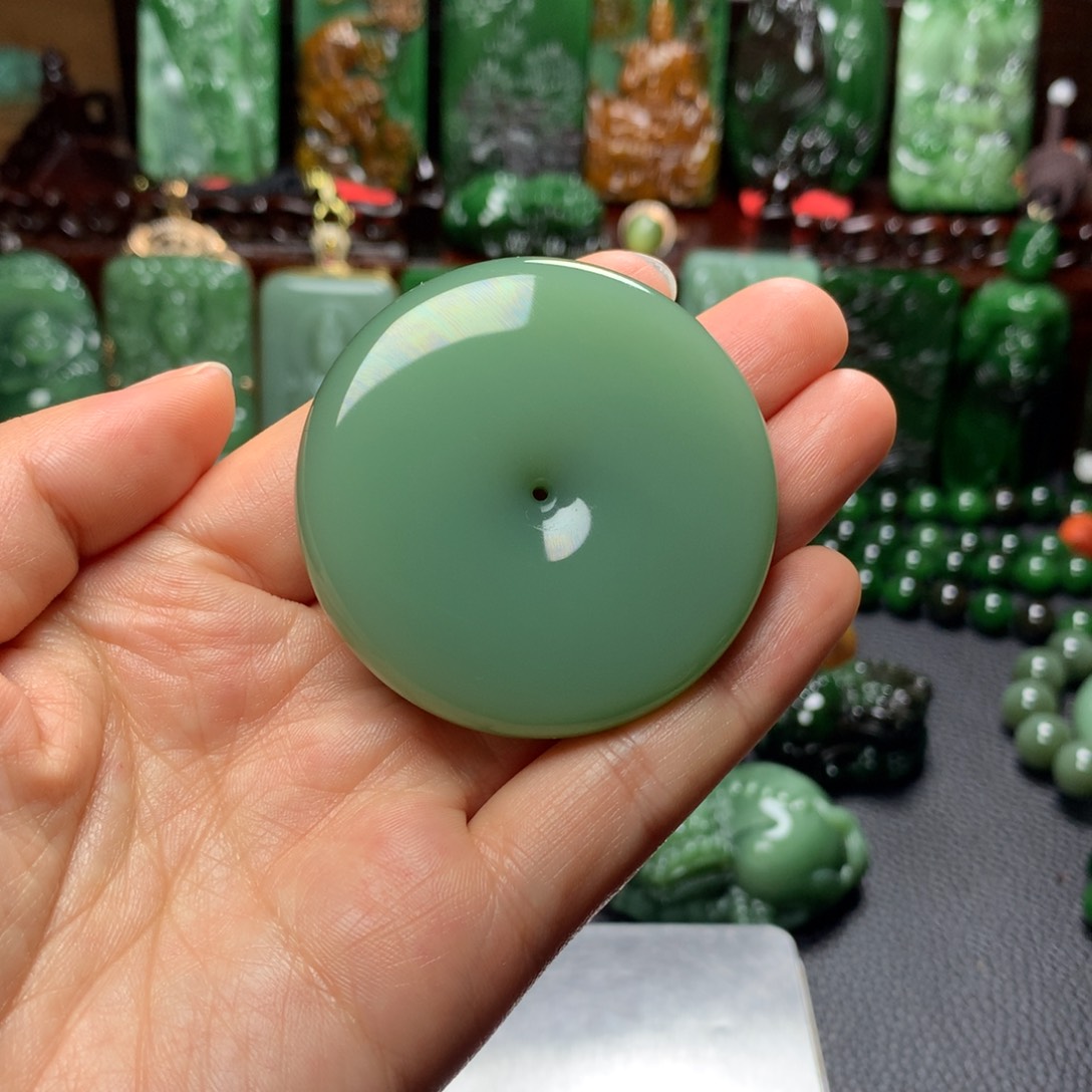 和田玉挂件未镶嵌黄****云