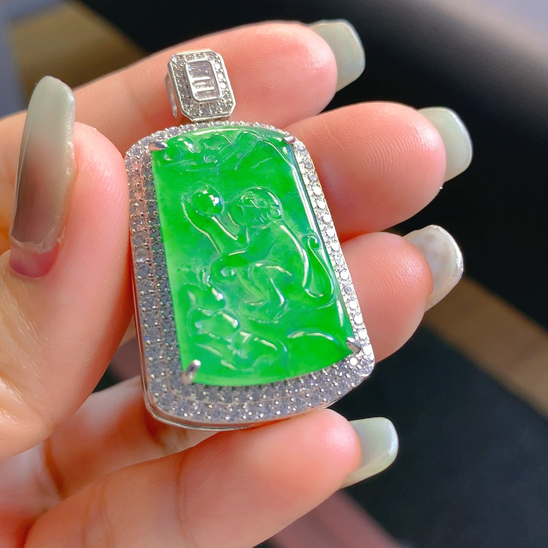 翡翠颈饰未镶嵌翡翠