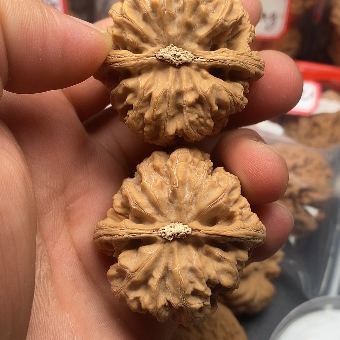 文玩核桃把件夕**幕粗筋44，61.2克全