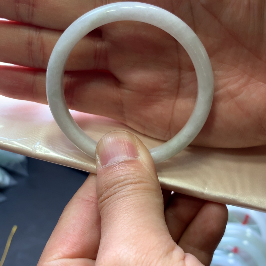 迅***候翡翠未镶嵌手镯翡翠