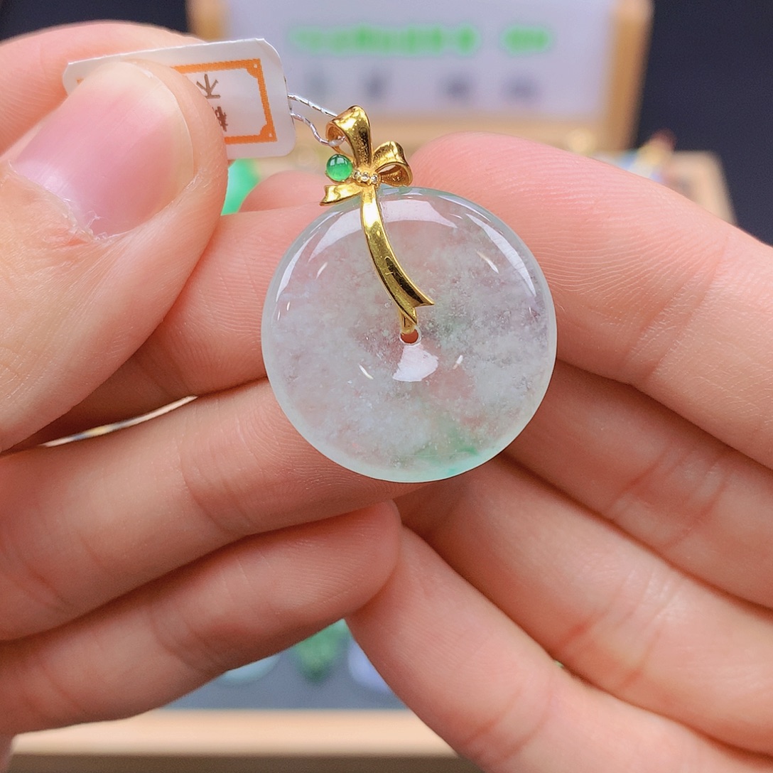 翡翠18K金镶嵌颈饰翡翠