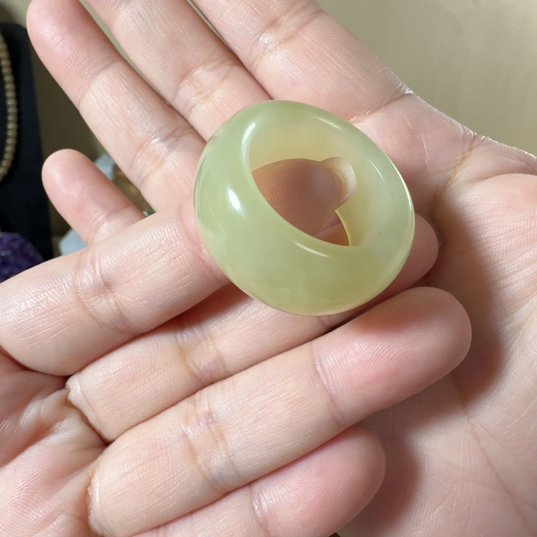 蛇纹石玉未镶嵌戒圈