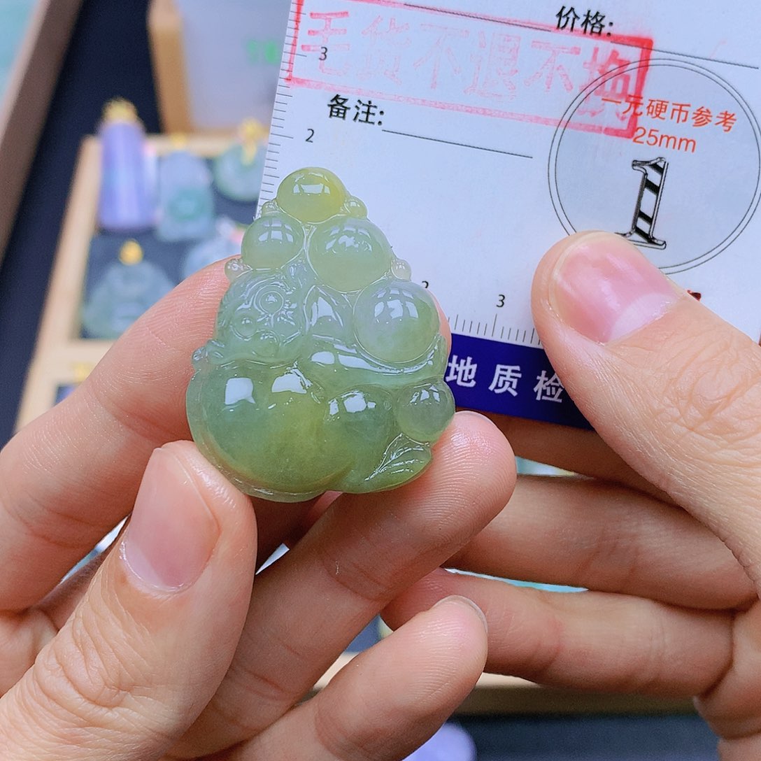 翡翠未镶嵌颈饰翡翠