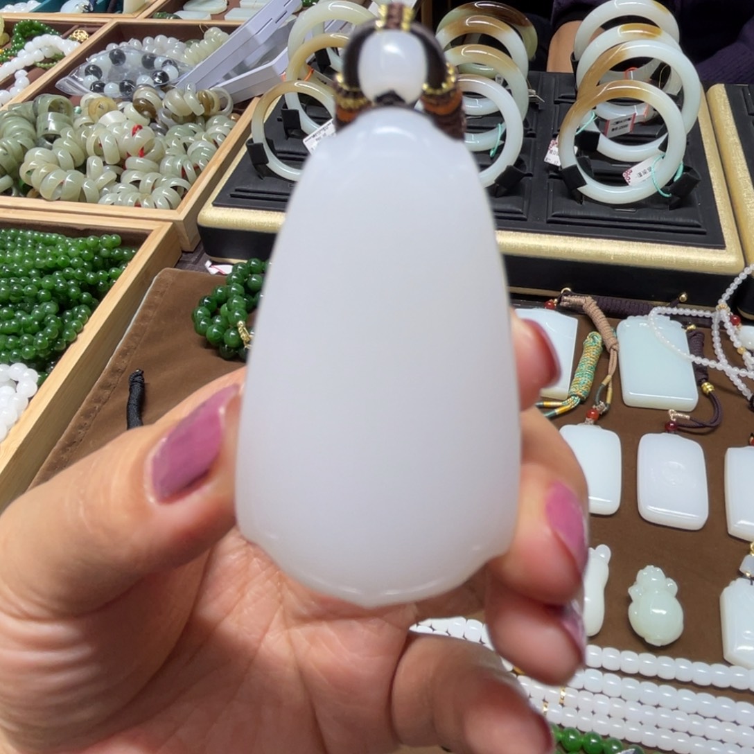 和田玉未镶嵌颈饰