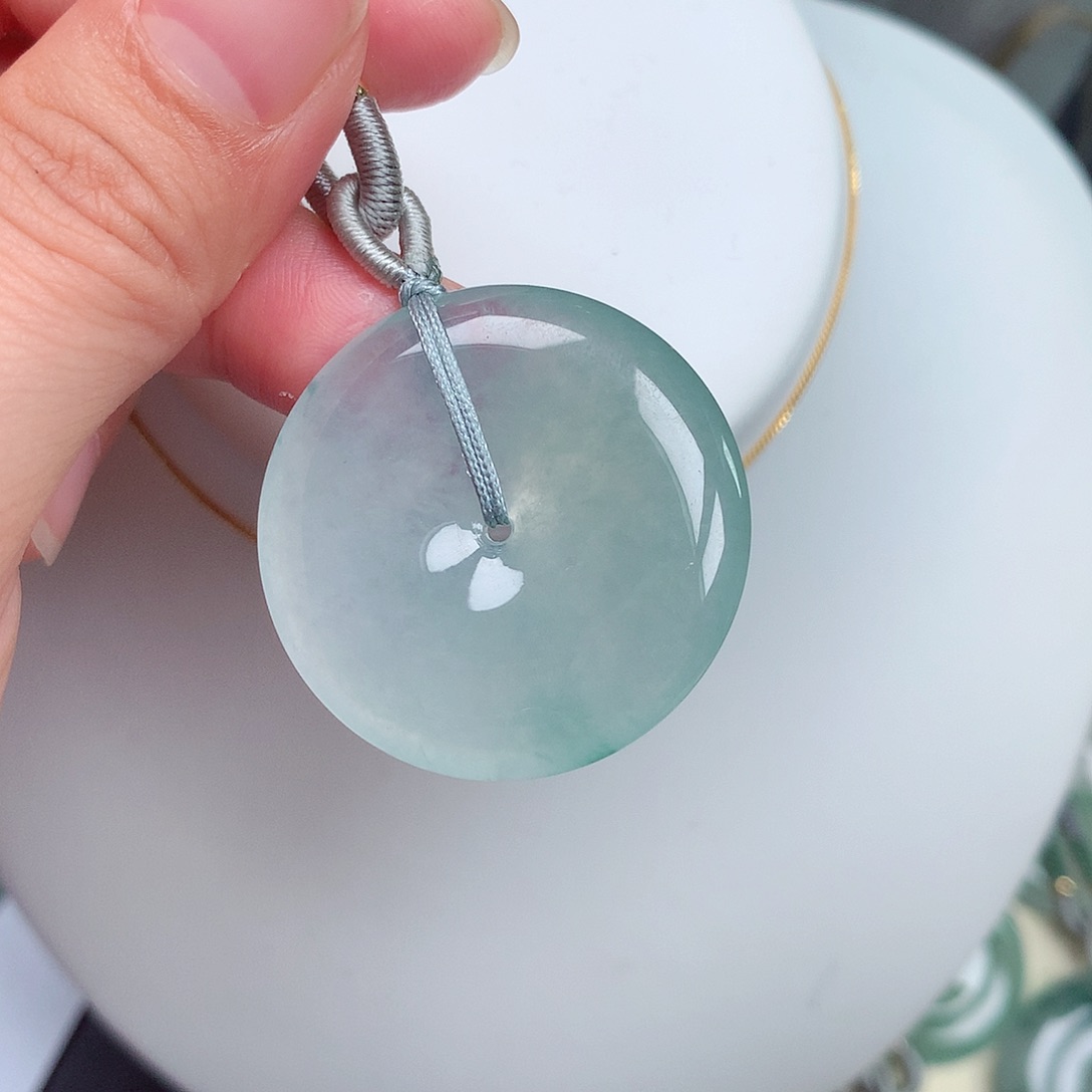 翡翠颈饰未镶嵌平安扣