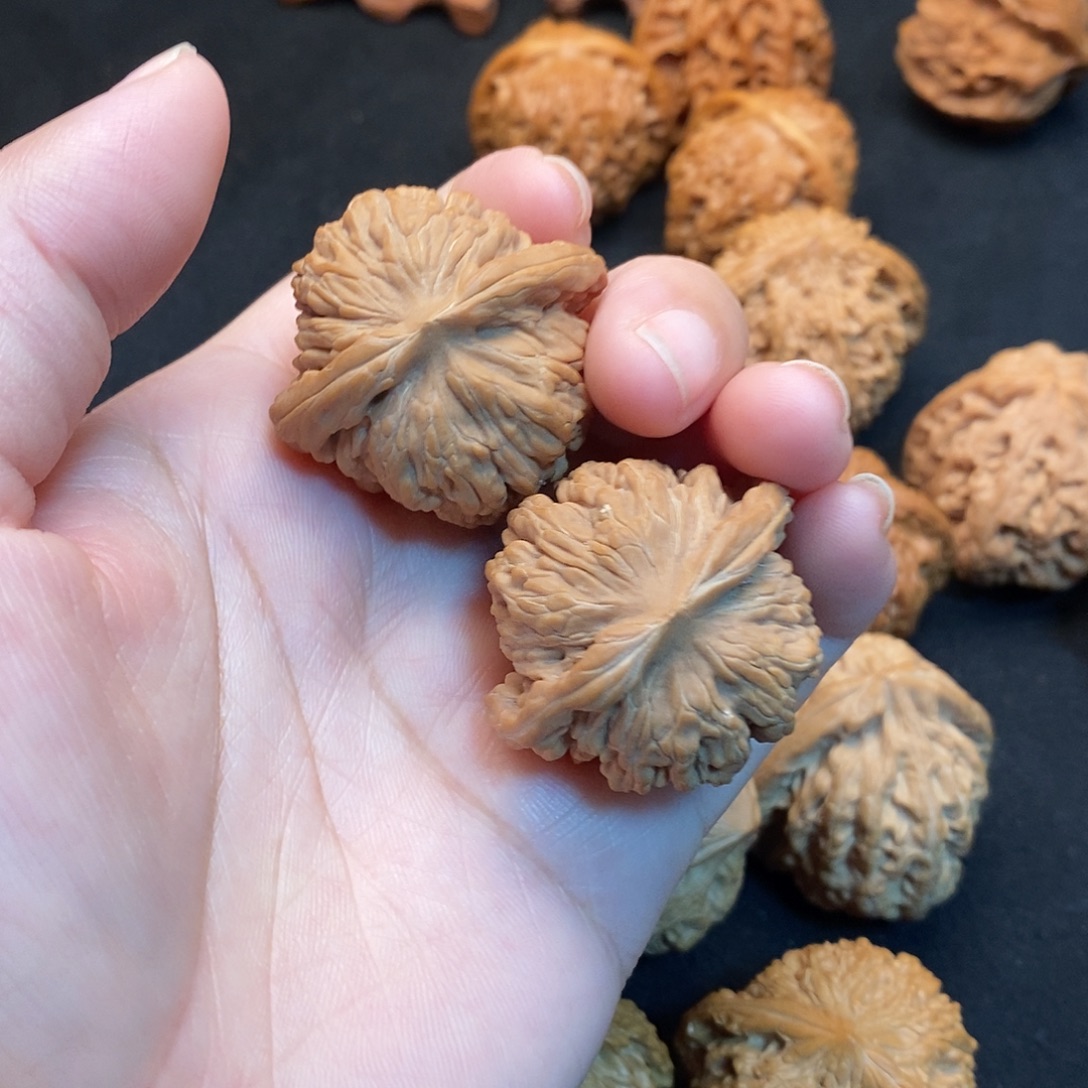 桃核把件四座楼放漏一对