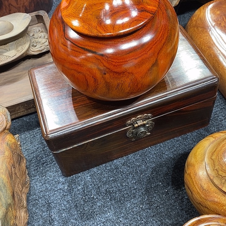 灵***通盒子一个茶叶罐一个