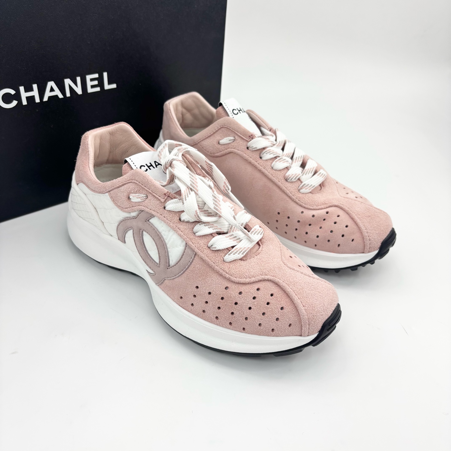 未使用 Chanel/香奈儿 35.5粉色麂皮双c透气运动鞋/P0148