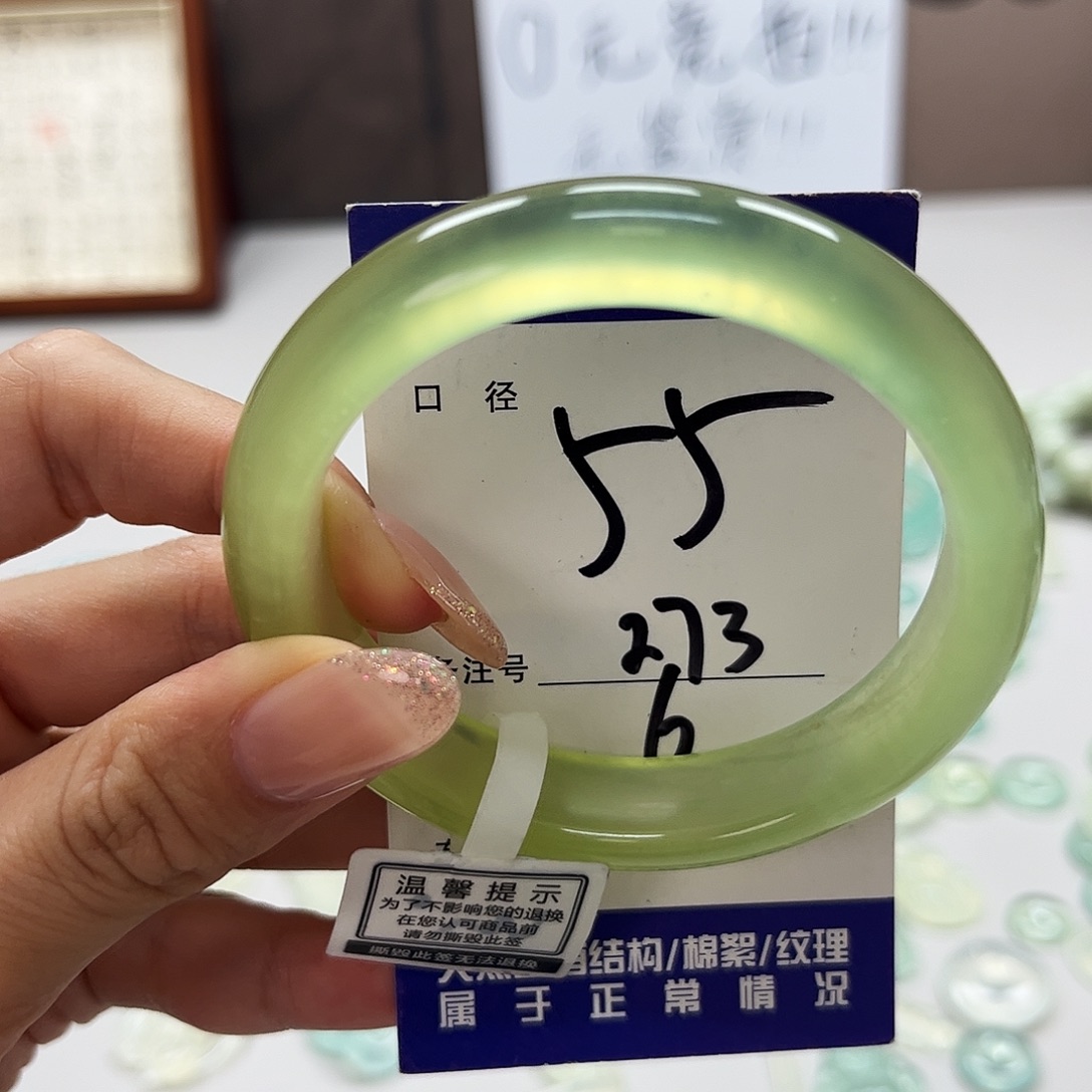 泥***叭蛇纹石玉未镶嵌手镯