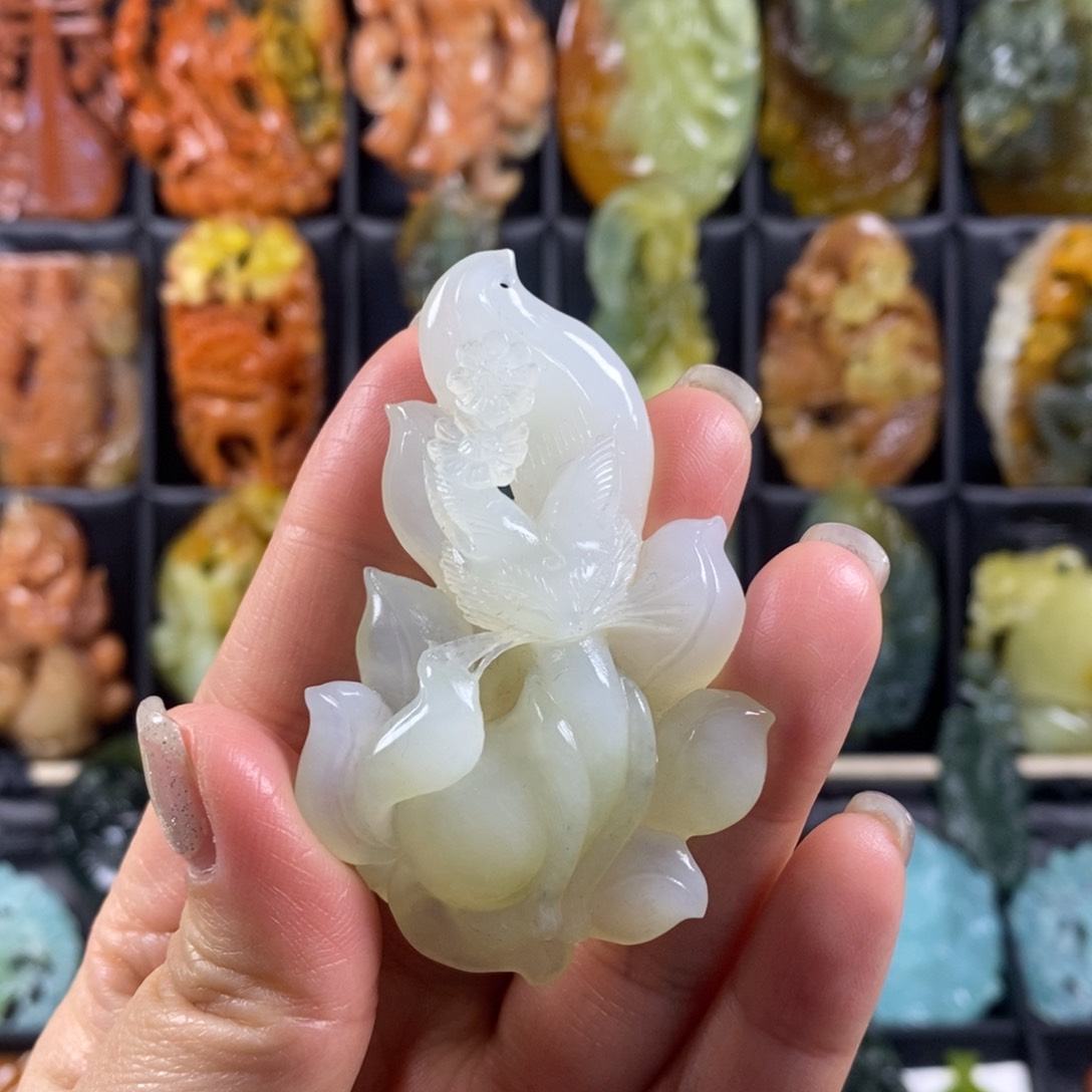 蛇纹石玉颈饰合金