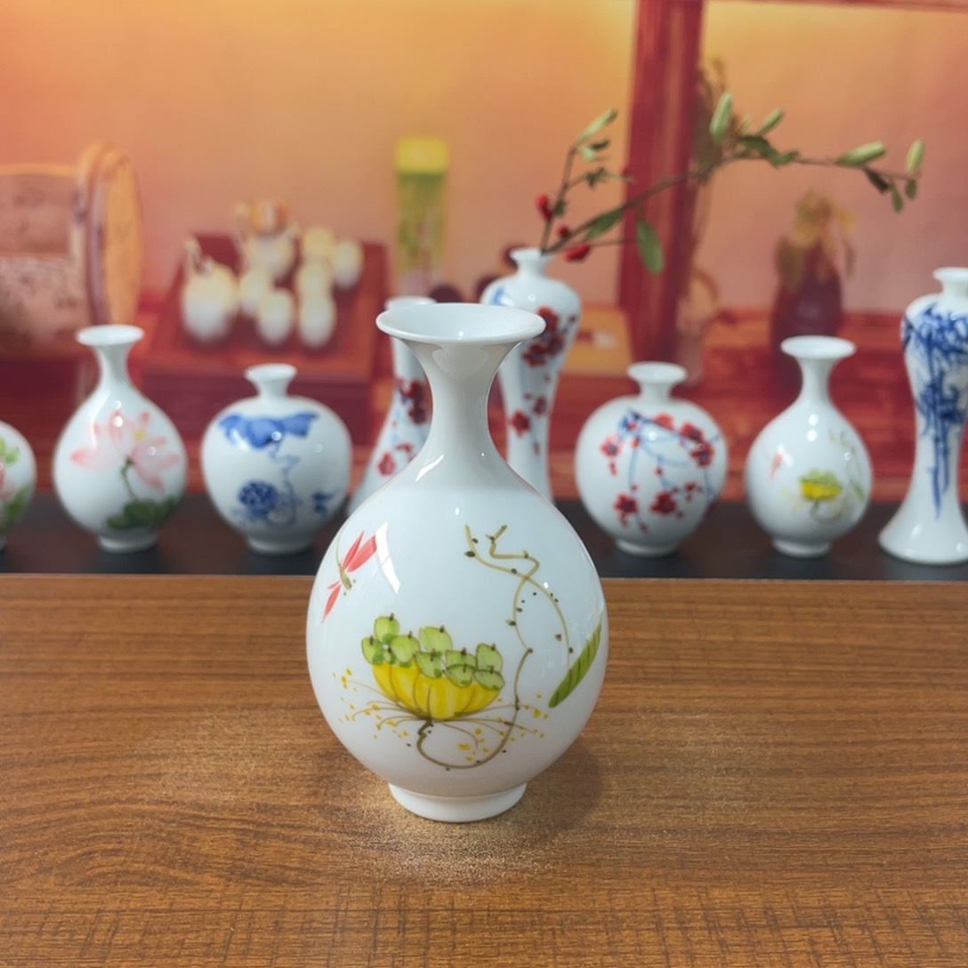 陶瓷景德镇小花瓶等着你