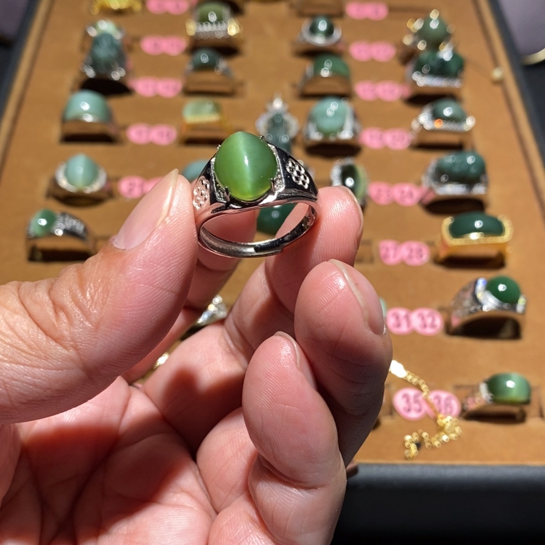 忍***胜和田玉未镶嵌戒指