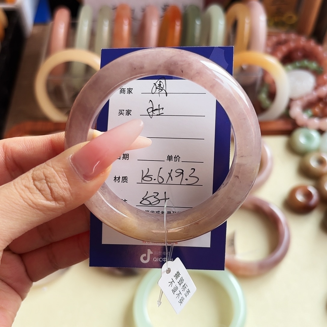 壮***啦石英质玉未镶嵌手镯