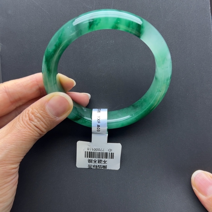 M***张石英质玉未镶嵌手镯燕子➕62