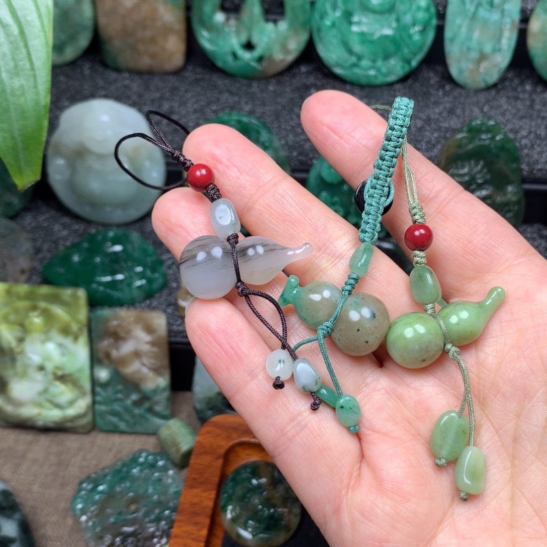 l***民独山玉未镶嵌颈饰