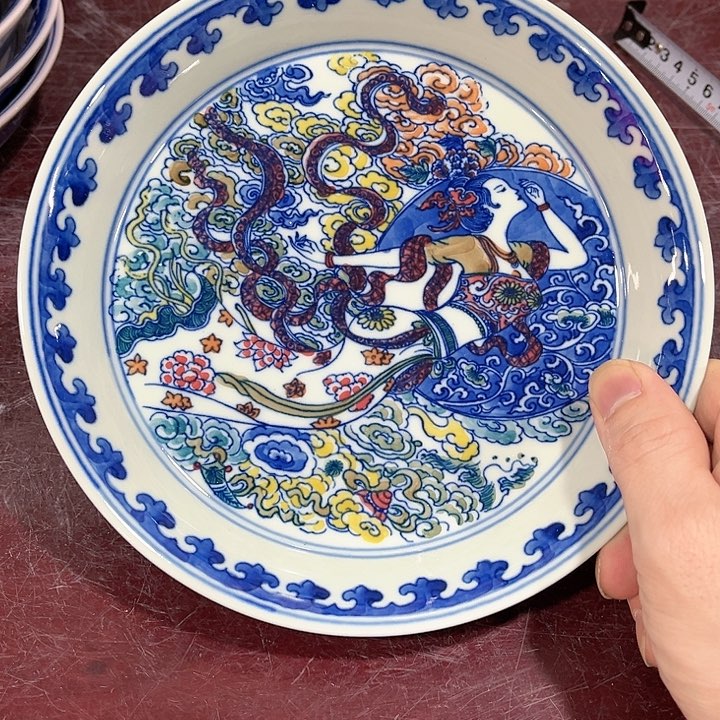 瓷片//////直径19厘米。绿。