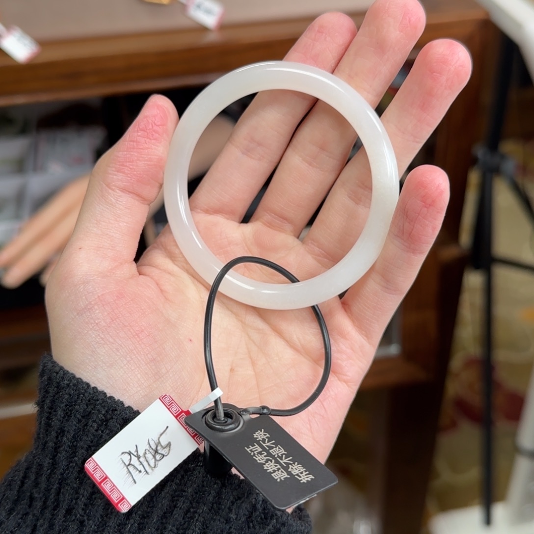 和田玉未镶嵌手镯56