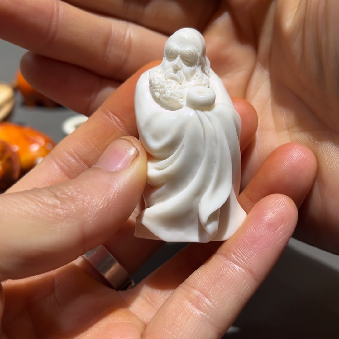 香榧木鹿角雕刻工艺手把件