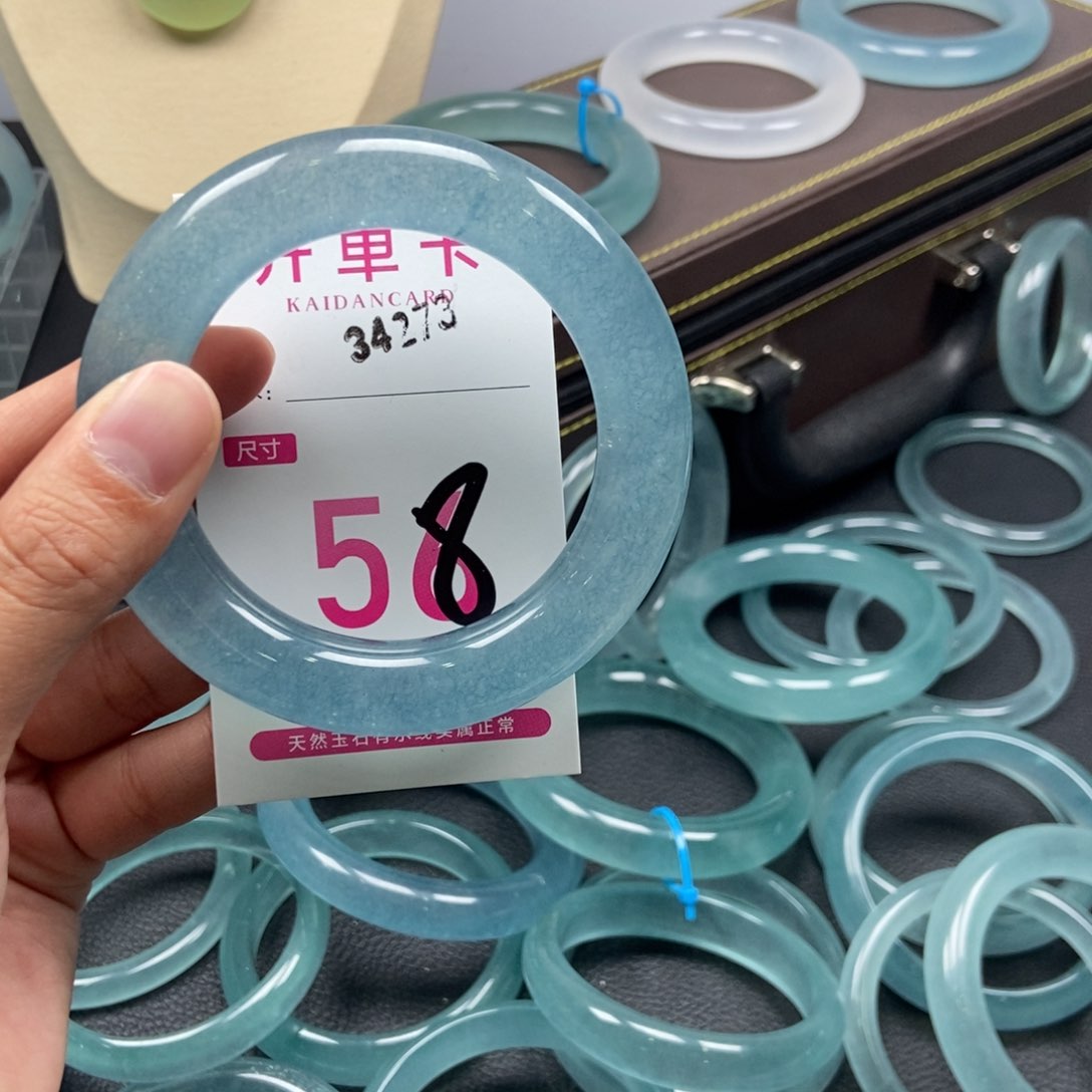 未镶嵌手镯石英质玉