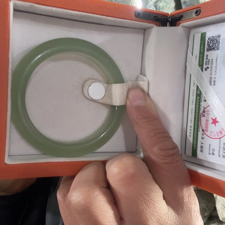 蛇纹石玉未镶嵌珠宝奇石