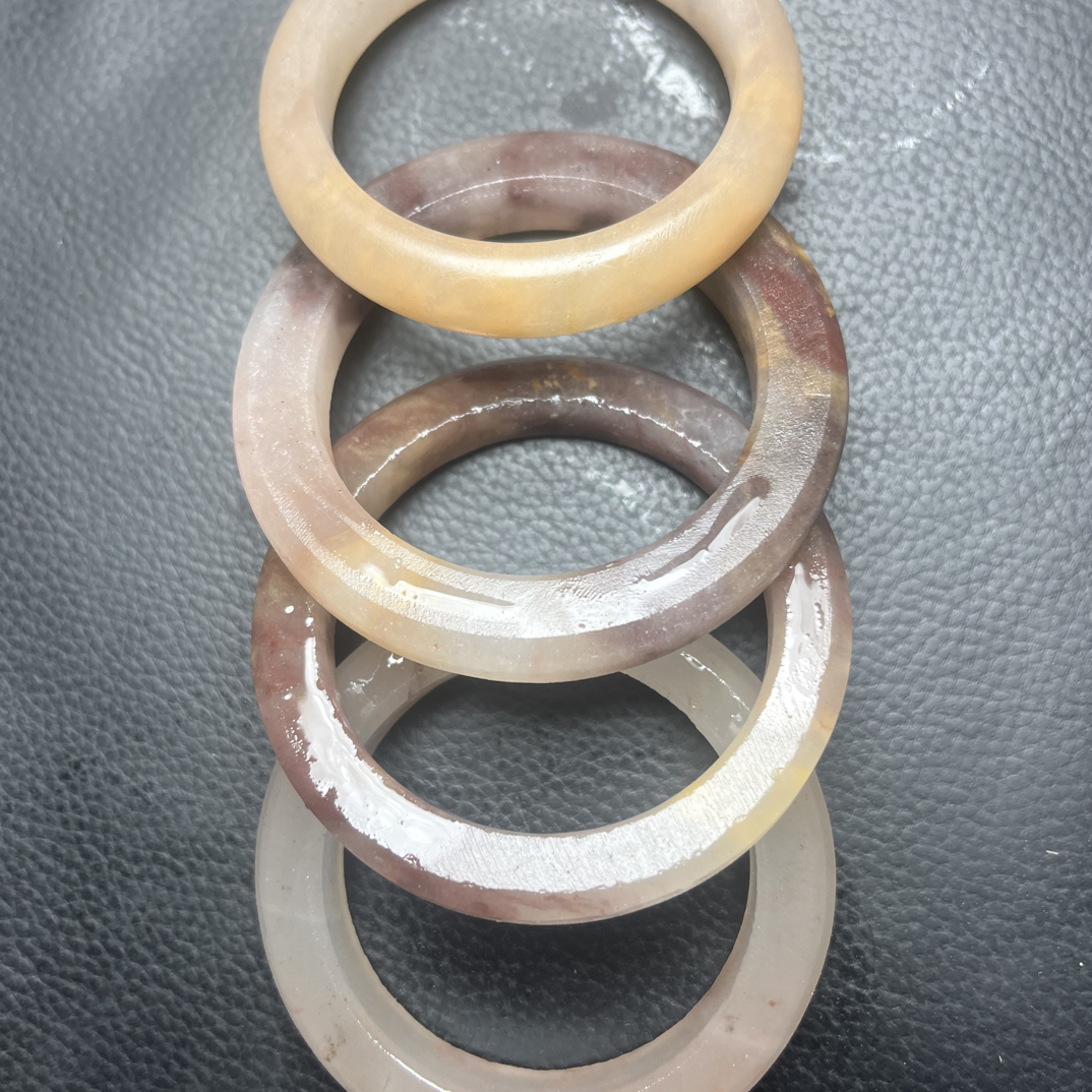 新疆金丝玉手镯颜色多样拍一发一