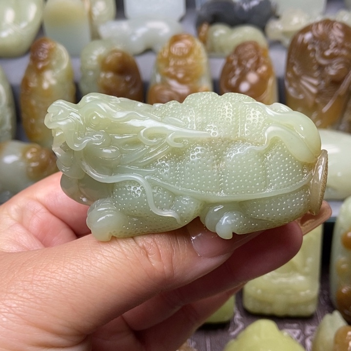 和田玉未镶嵌把件