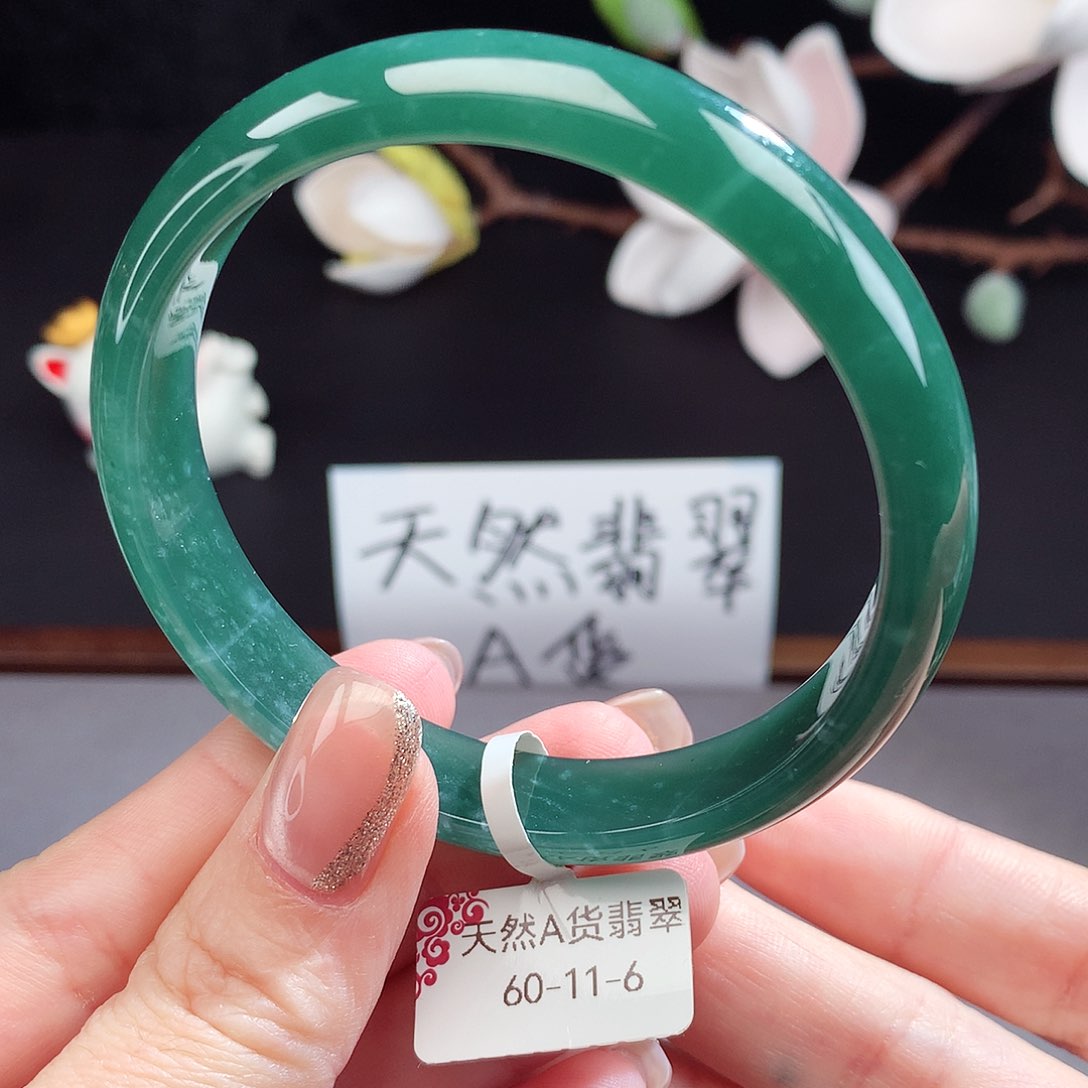 翡翠手镯（圆镯）未镶嵌