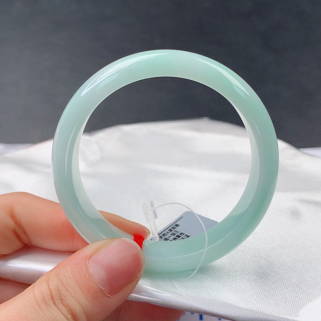 翡翠手镯未镶嵌126正50