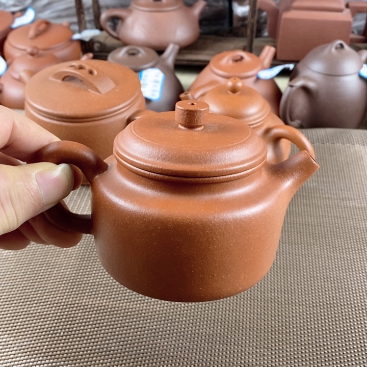 紫砂茶壶宝山红降坡
