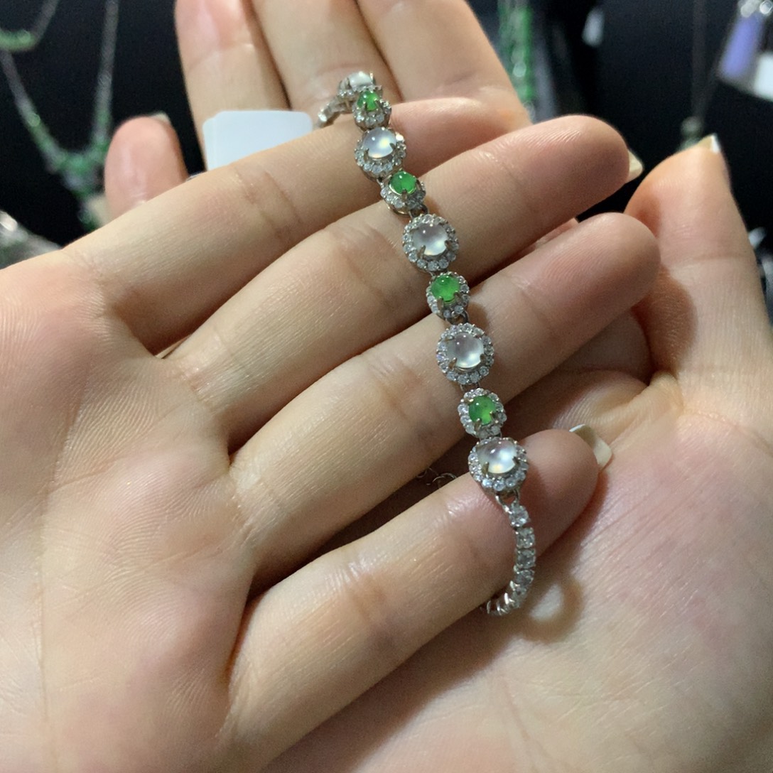 是***宝翡翠银S925镶嵌耳饰