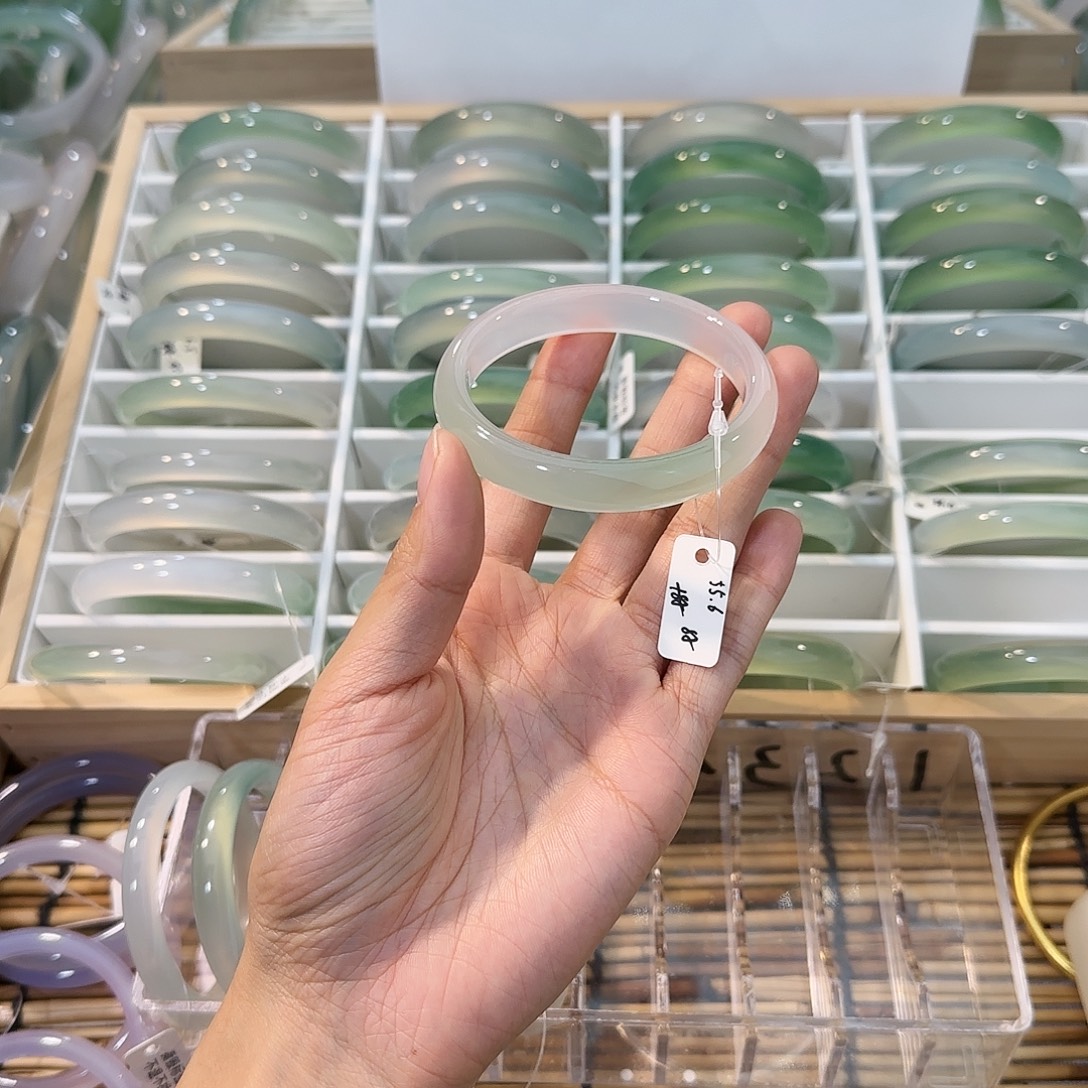 玛瑙/玉髓未镶嵌手镯圈口55.6