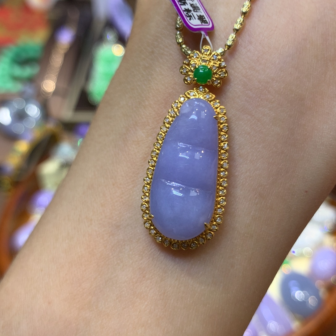 翡翠18K金镶嵌颈饰