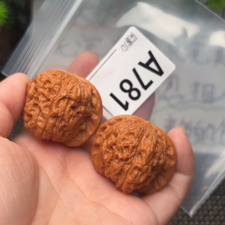 桃核把件核桃血麒麟39