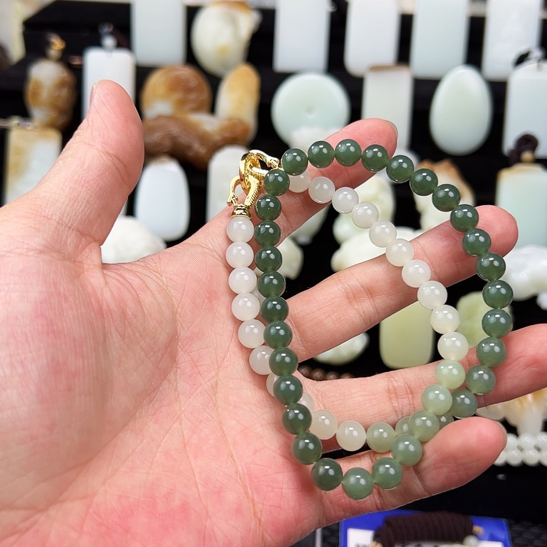 和田玉颈饰未镶嵌