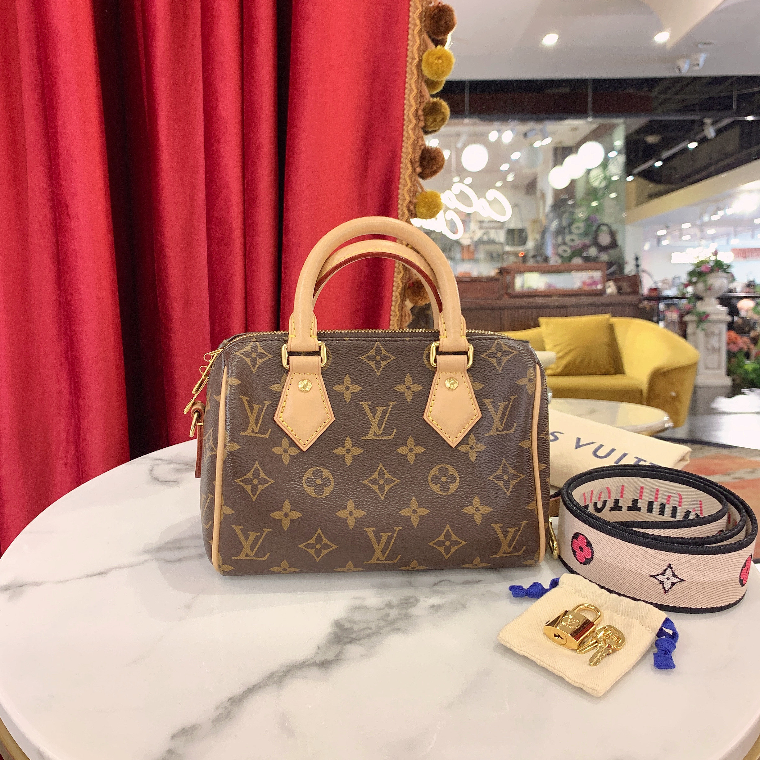 95新 LouisVuitton/路易威登 speedy20黑肩带老花金扣/71271855